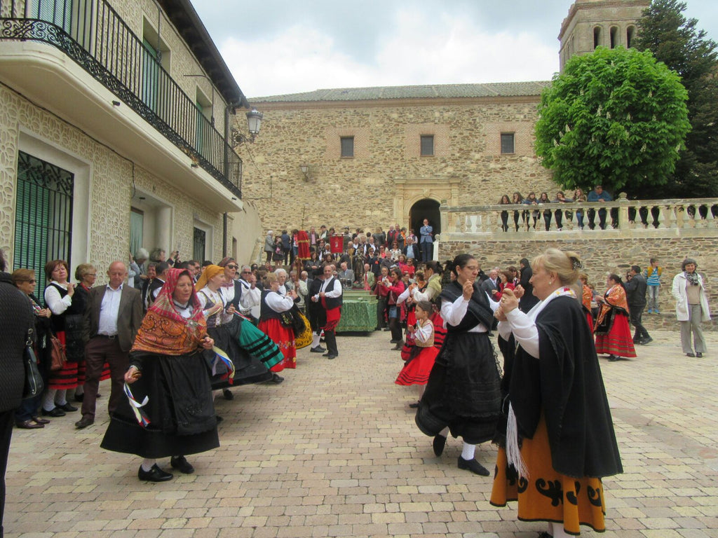 Una fiesta luminosa y solemne en Miguelañez