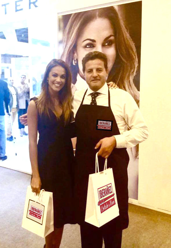 Con Lara Alvarez en el stand de Luxenter